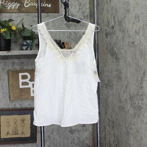 Miss Chievous Juniors Crochet-Trim Tank Top Shirt White M